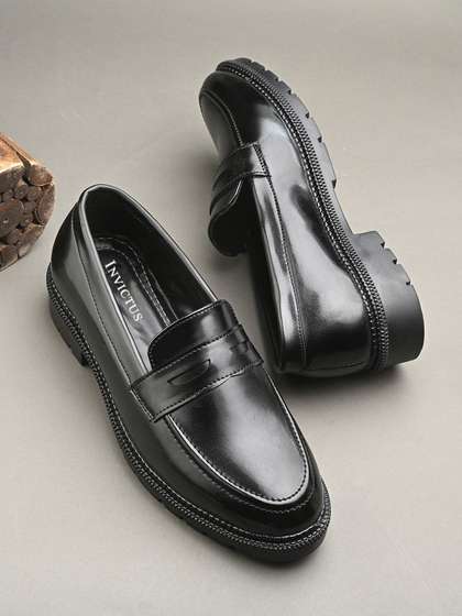 INVICTUS Men Leather
                        Textured Loafers Formal Shoes