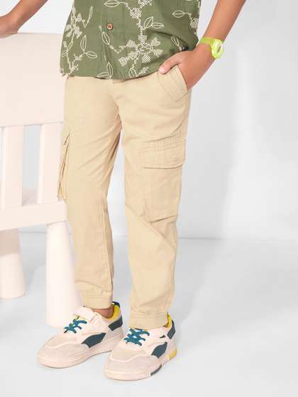 Pantaloons Junior Boys
                      Solid Regular Fit Mid Rise Cargo Trousers