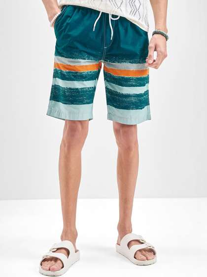 HIGHLANDER Men
                        Colourblocked Slim Fit Technology Shorts