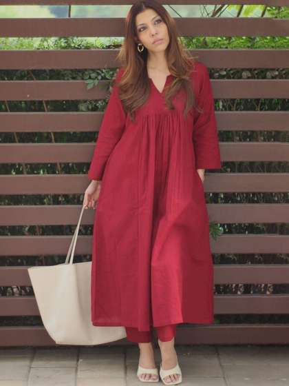 iEthniya Women
                        Panelled Kurta with Trousers