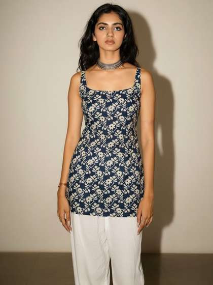Anouk Mirage Floral
                        Printed Boat Neck Pure Cotton Kurti