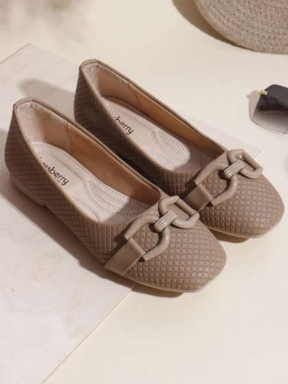 DressBerry Women
                        Textured Square Toe Ballerinas