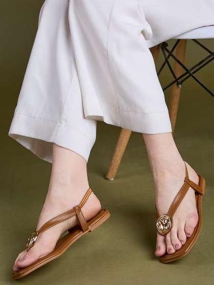 Inc 5 Women
                          T-Strap Flats