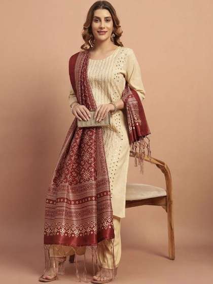 AKSHADEEP Women
                          Patola Box Printed Silk Dupatta