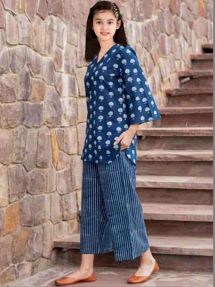 Vetrokart Girls Ethnic
                    Motifs Printed Regular Kurti with Palazzos