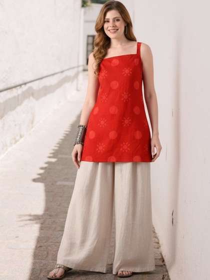 KALINI Floral
                        Printed Square Neck Pure Cotton Kurti