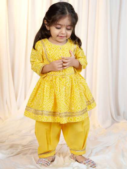 VASTRAMAY Girls
                      Bandhani Printed Regular Kurta with Pyjamas