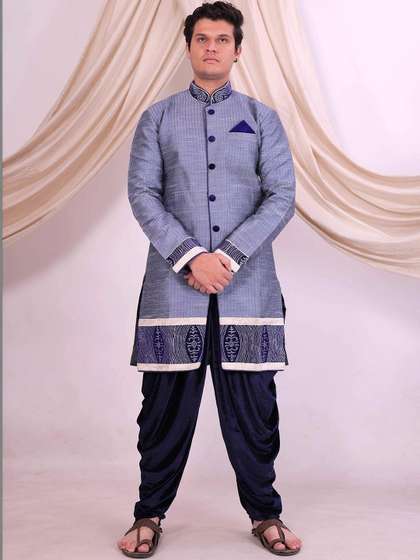 Desibutik
                        Embroidered Mandarin Collared Sherwani