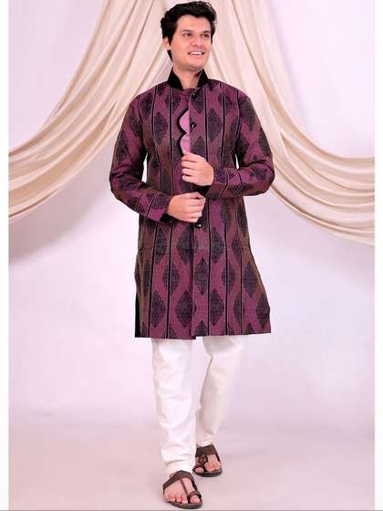 Desibutik
                        Embroidered Mandarin Collar Sherwani