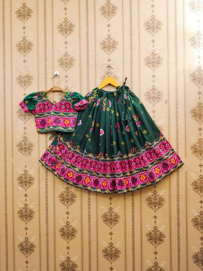 Sangria Girls Bandhani
                    Printed V-Neck Flared Lehenga Choli With Dupatta