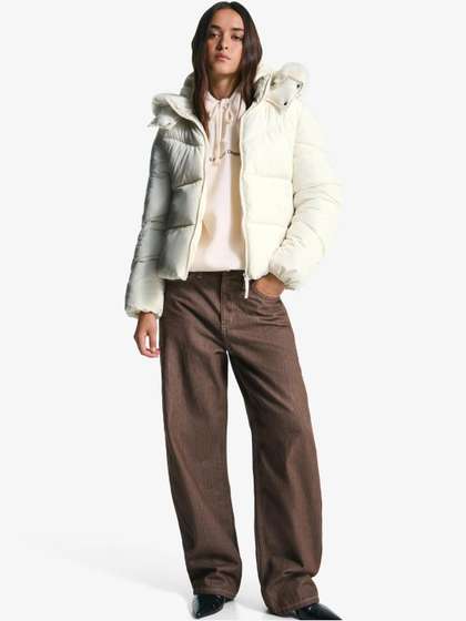 Bershka
                        Water-repellent puffer jacket with faux fur
                        hood
