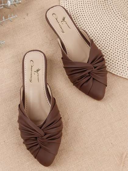 CHINRAAG Women
                          Mojaris Flats