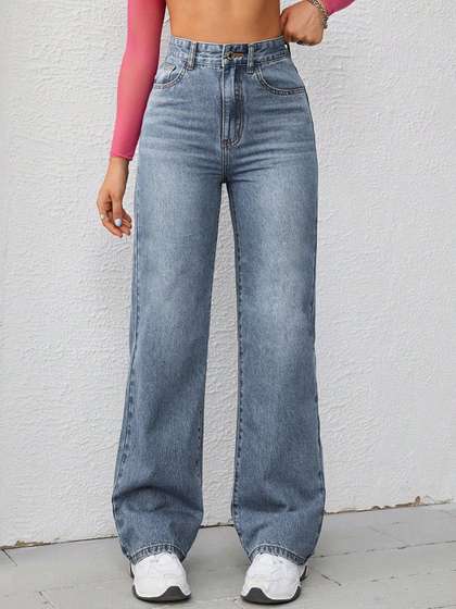 Off Duty India Women
                      Straight Fit Mid-Rise Highly Distressed Heavy Fade
                      Jeans
