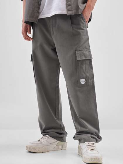 HIGHLANDER Men Loose
                        Fit Cargos Trousers