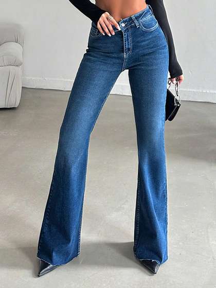 Off Duty India Iconic
                      Babe Raw Edge Women Blue Bootcut High-Rise Light
                      Fade Jeans