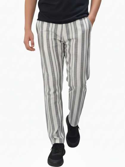 UNOseven Boys Self
                    Design Relaxed Straight Fit Pants