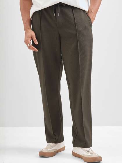 HIGHLANDER Men
                        Relaxed Fit Mid-Rise Trousers