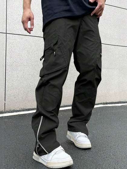JUMPCUTS Men Solid
                        Mid-Rise Cargos Trousers
