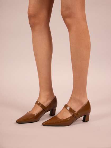 CAI Tan Mary Jane
                        Pumps