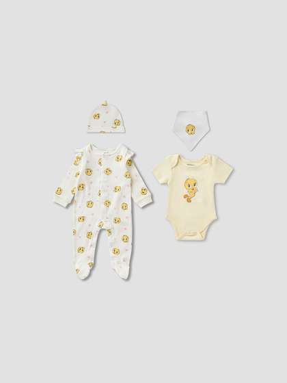 Juniors by Babyshop
                    Infant Girls Pack Of 4 Printed Cotton Baby Apparel
                    Gift Set