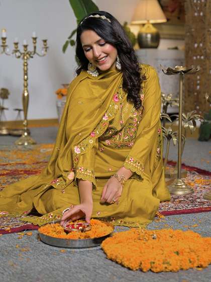 SANISA Women Ethnic
                        Motifs Embroidered Regular Thread Work Kurta
                        with Trousers & With Dupatta