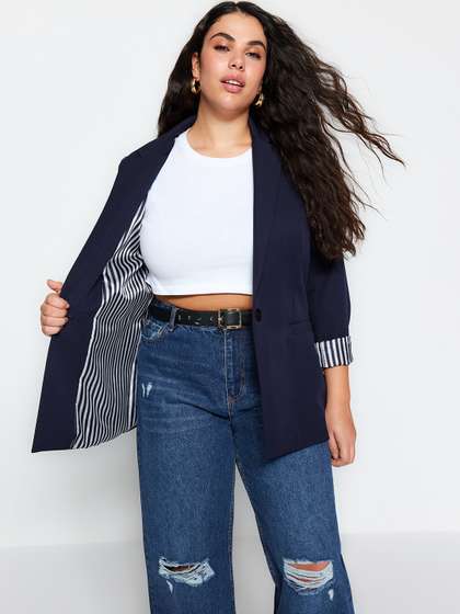 Trendyol Notched
                        Lapel Collar Single-Breasted Blazer