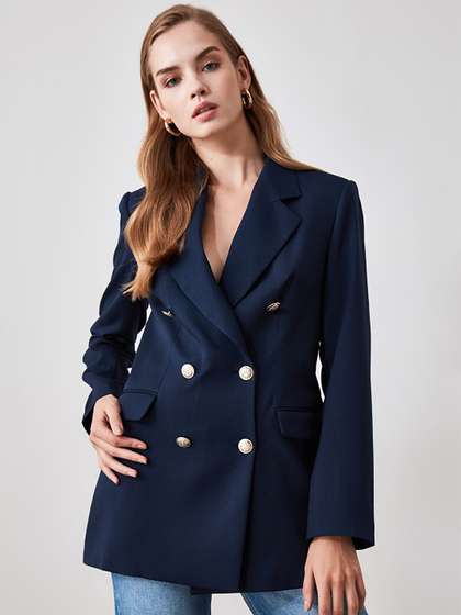 Trendyol
                        Double-Breasted Notched Lapel Casual Blazer