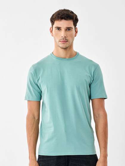 Snitch Men Solid Slim Fit T-shirt