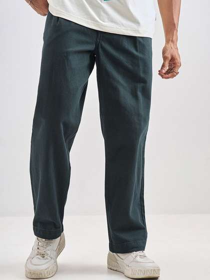 HIGHLANDER Men
                        Relaxed Fit Pleated Cotton Trousers