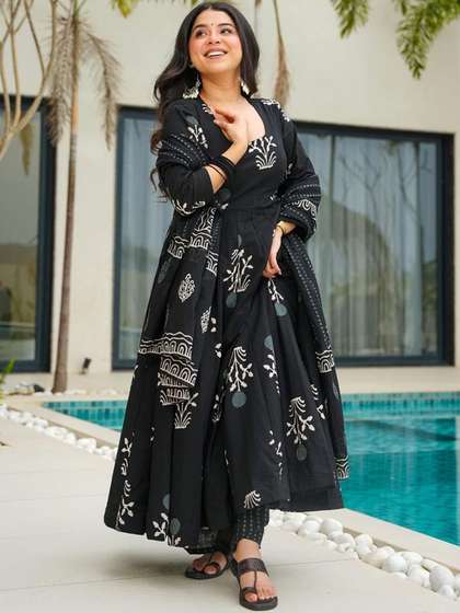 ARADHNA Women Ethnic
                        Motifs Printed Panelled Kurta with Palazzos
                        & With Dupatta