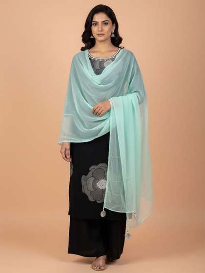 Sangria Women
                          Solid Tasseled Border Dupatta