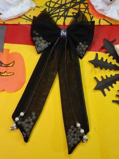 Kamule Girls Embellished
                    Alligator Hair Clip
