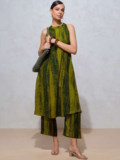FLOWERVELLY Women
                          Printed Pure Cotton Kurta with Pyjamas