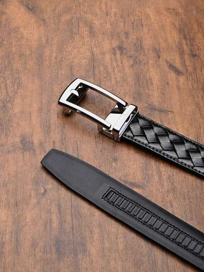 LOUIS STITCH Men
                    Textured Leather Belt