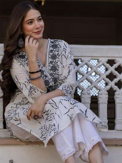 Pjyot by surhi Women
                        Ethnic Printed Thread Work Kurta