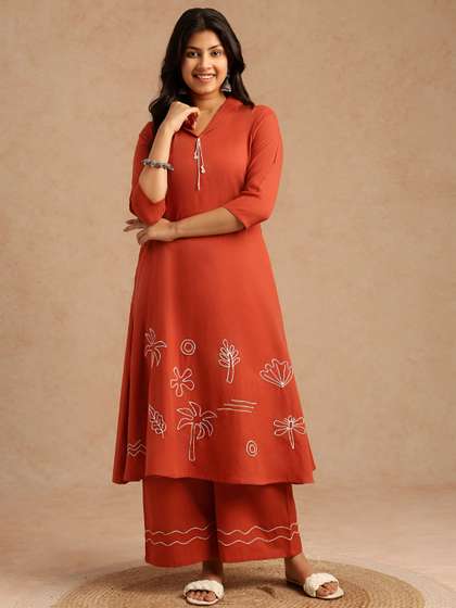 Vbuyz Floral
                        Embroidered Thread Work Kurta With Trousers
