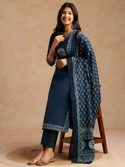 Vbuyz Women
                        Geometric Printed V-Neck Thread Work Pure Cotton
                        Kurta with Trousers & Dupatta