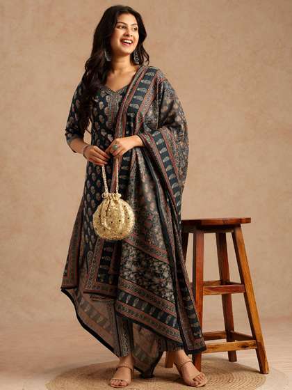 Vbuyz Floral
                          Printed Pure Cotton Kurta With Trousers &
                          Dupatta