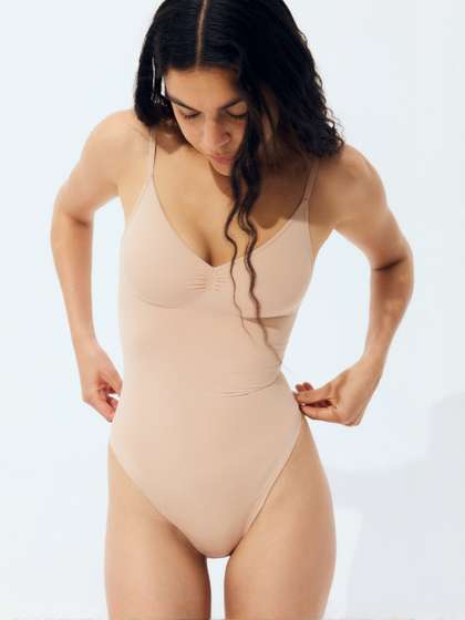 H&M Stretchy
                        & Sculpting Firm Shape Thong Body