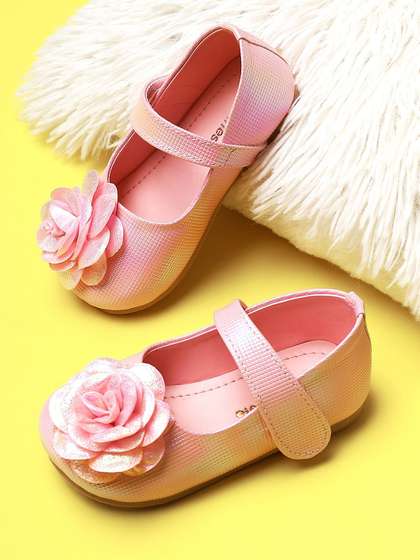Minesole Girls
                          Textured Round Toe Mary Janes