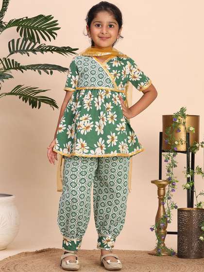 Cutiekins Girls Floral
                      Printed V-Neck Gotta Patti Kurta With Salwar &
                      Dupatta