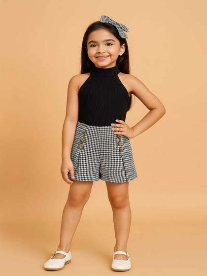 Ninas Baby Girls Round
                    Neck Top With Shorts
