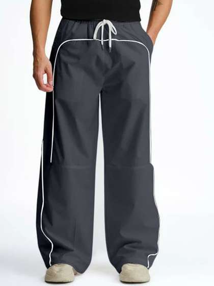 RAJOVATI Men
                        Mid-Rise Track Pants