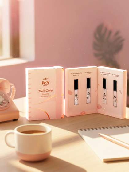 Plum BodyLovin 4 Pcs
                        Pocket Diary Perfume Discovery Set - 3 ml Each