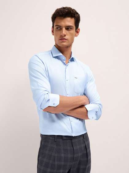 THE BEAR HOUSE Men
                        Solid Tailored Fit Shirts