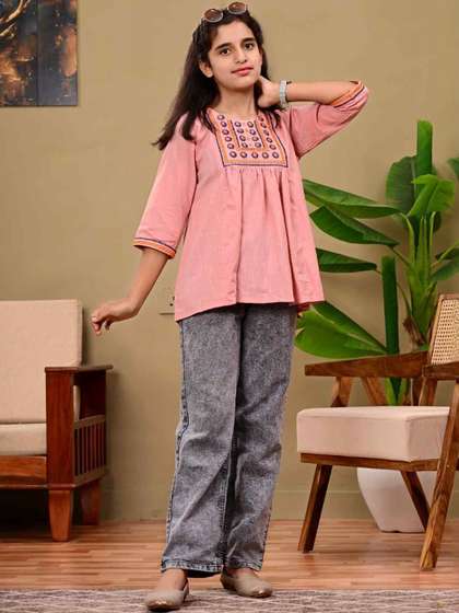 DMP FASHION Girls
                    Embroidered Cotton Top