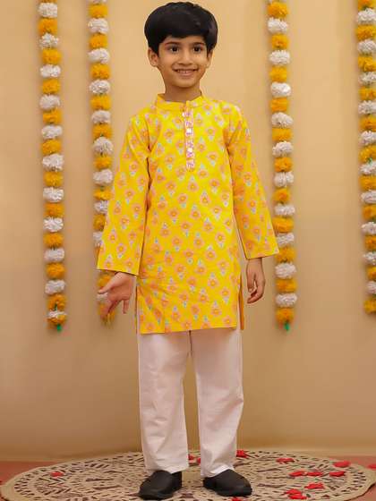 THE WEAVERS SHOP BY
                    RAAVI Boys Ethnic Motifs Printed Pure Cotton Kurta
                    With Pyjamas