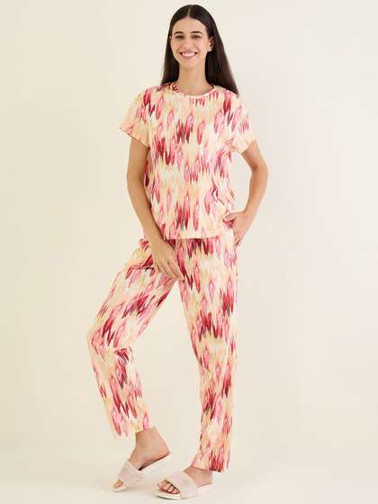 Sweet Dreams Printed
                        Round Neck Pure Cotton T-shirt & Pyjamas