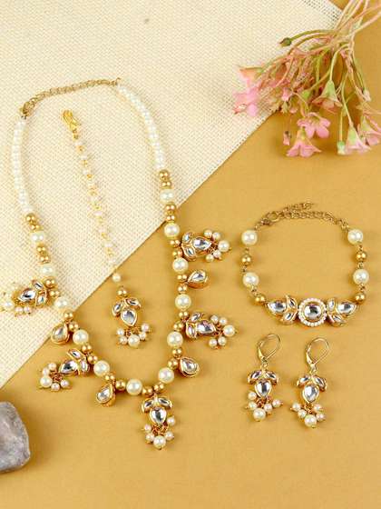 Asthetika Kids
                    Kundan-Studded & Beaded Jewellery Set