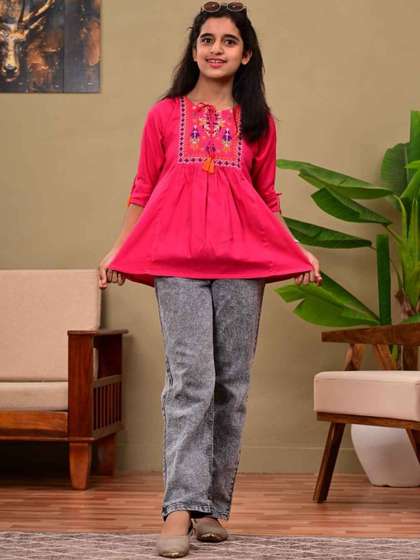 DMP EXPORT Floral
                    Embroidered Cotton Top